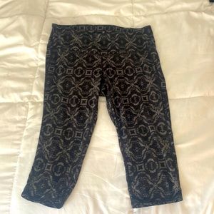 Athleta cropped knee legging